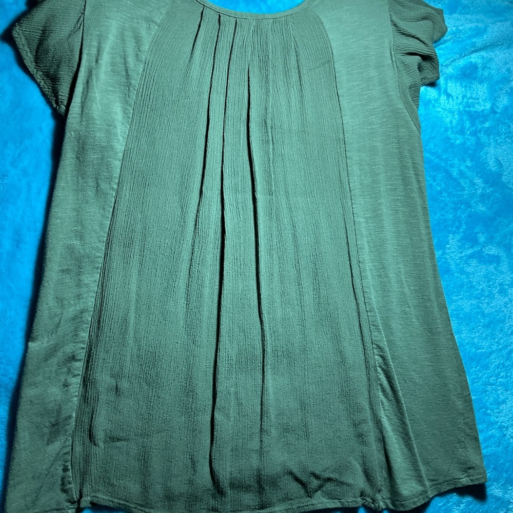 Woman’s. Top - Picture 4 of 6